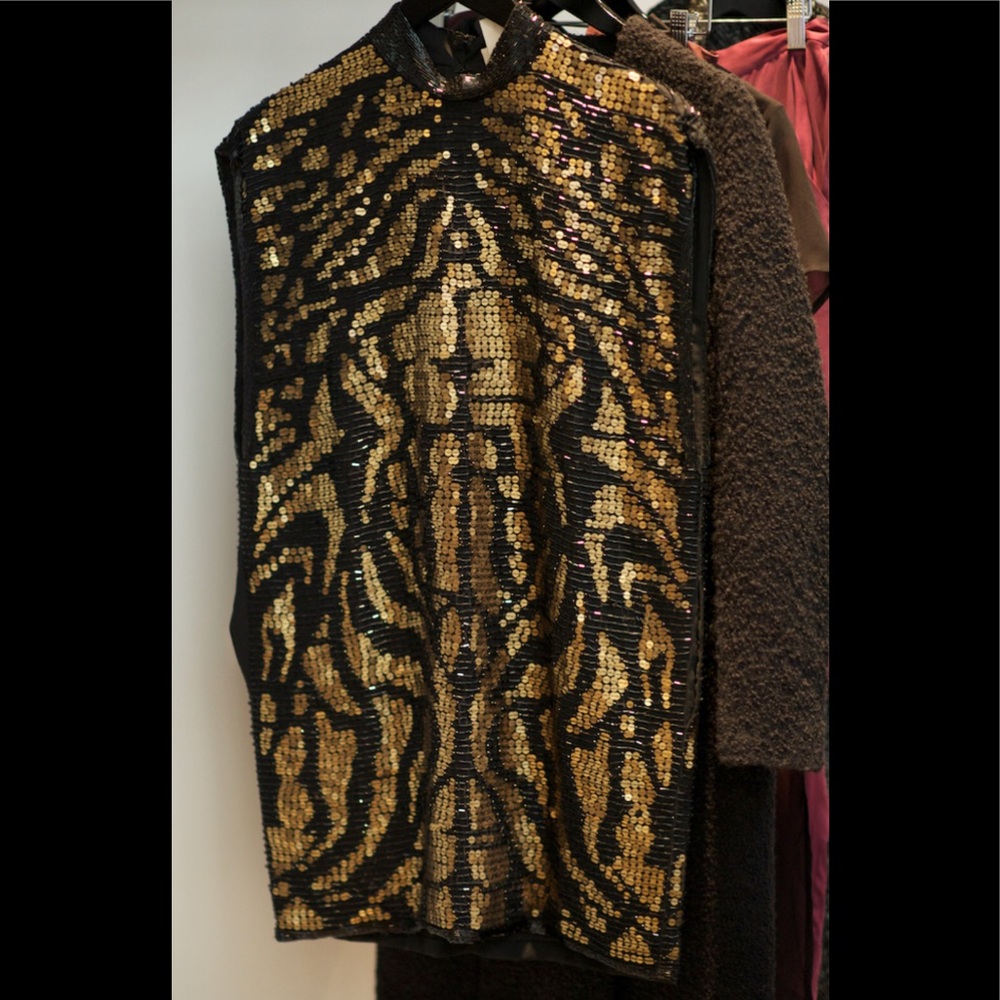 HEAVILY BEADED SEQUIN EMBELLISHED OPEN BACK KEYHOLE/OPEN UNDERARM BOXY DRESS - Picture 2 of 9